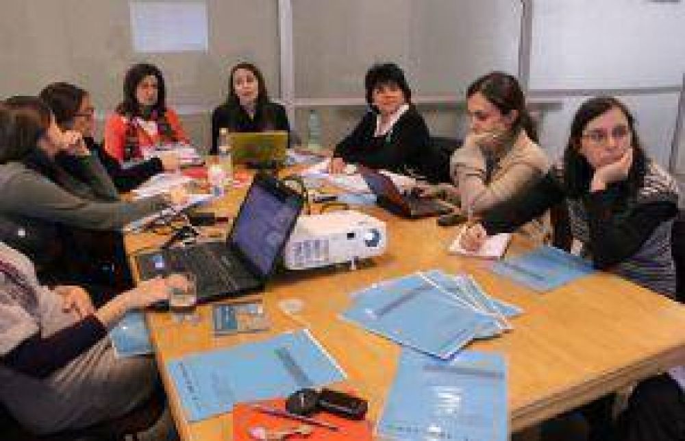 Inscriben en post�tulo sobre uso de tecnolog�a