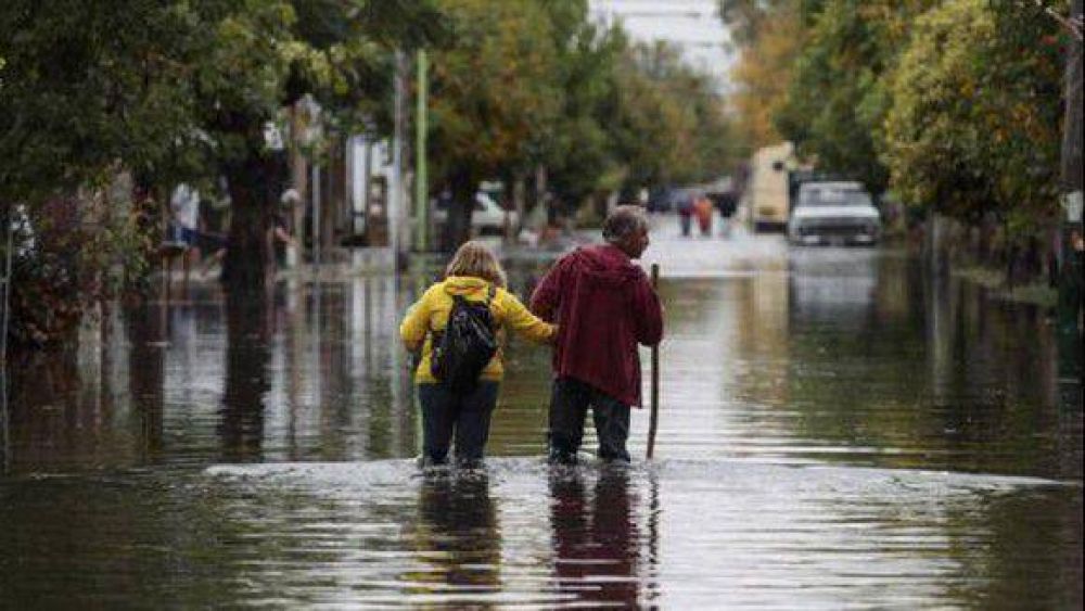 Advierten sobre los efectos que acarrear�a una posible inundaci�n en Tucum�n