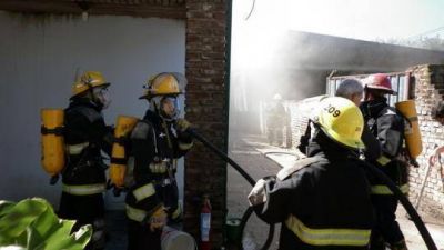 El juego de un ni�o termin� incendiando una vivienda