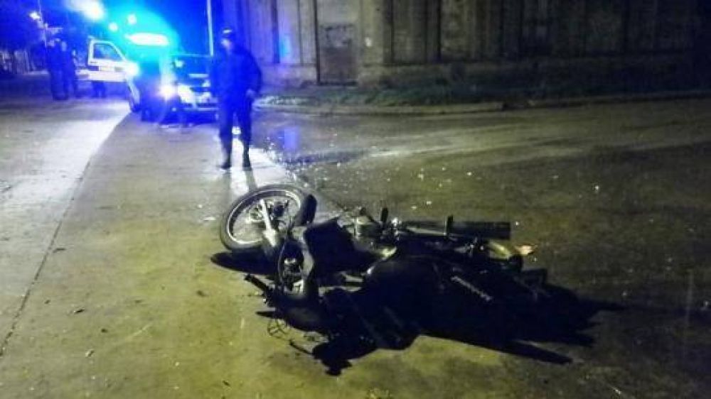 Automovilista infractor atropell� a una moto en la madrugada