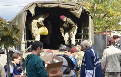Utilizan camiones del ej�rcito para garantizar la distribuci�n de donaciones en los barrios