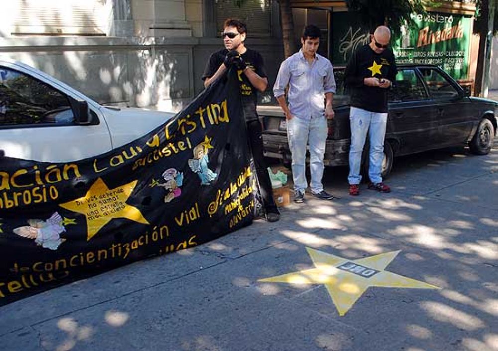 Pintaron dos nuevas estrellas amarillas en el Centro
