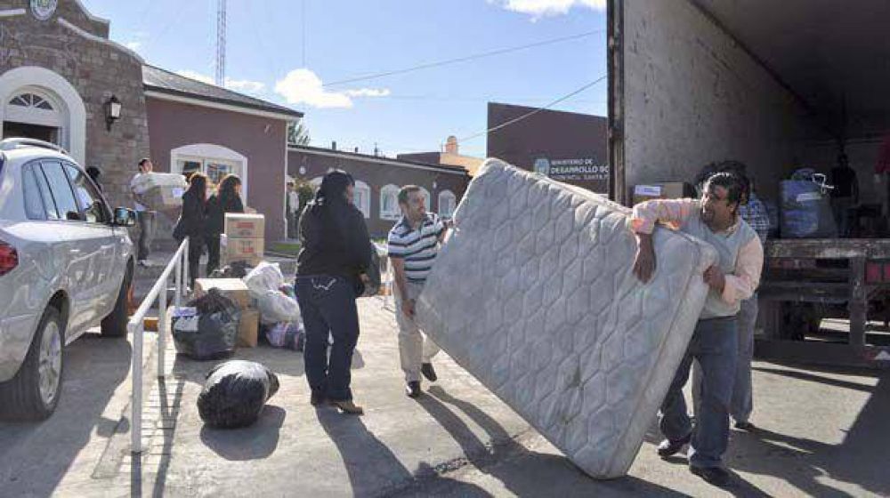 Parti� desde R�o Gallegos el primer cami�n con donativos para inundados