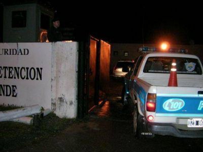 Pelea entre reclusos gener� incidentes en la Unidad de Detenci�n