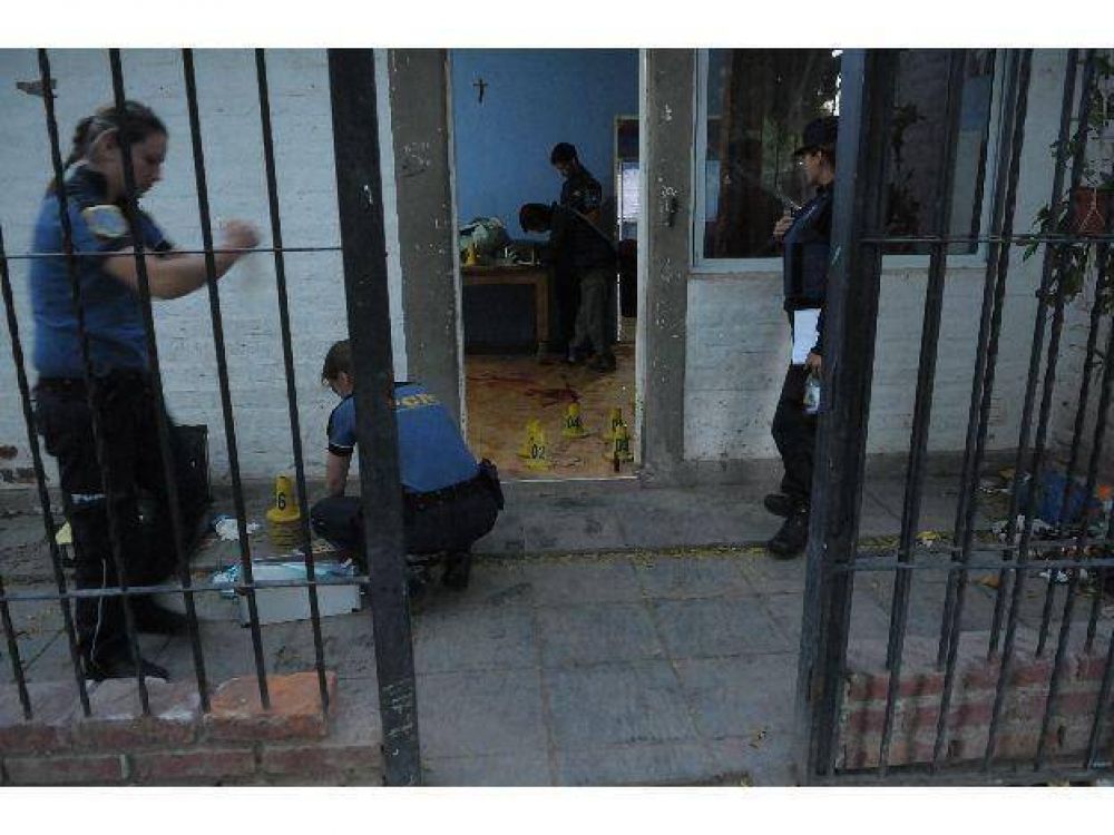 Un joven fue asesinado de un tiro en una casa en Las Heras