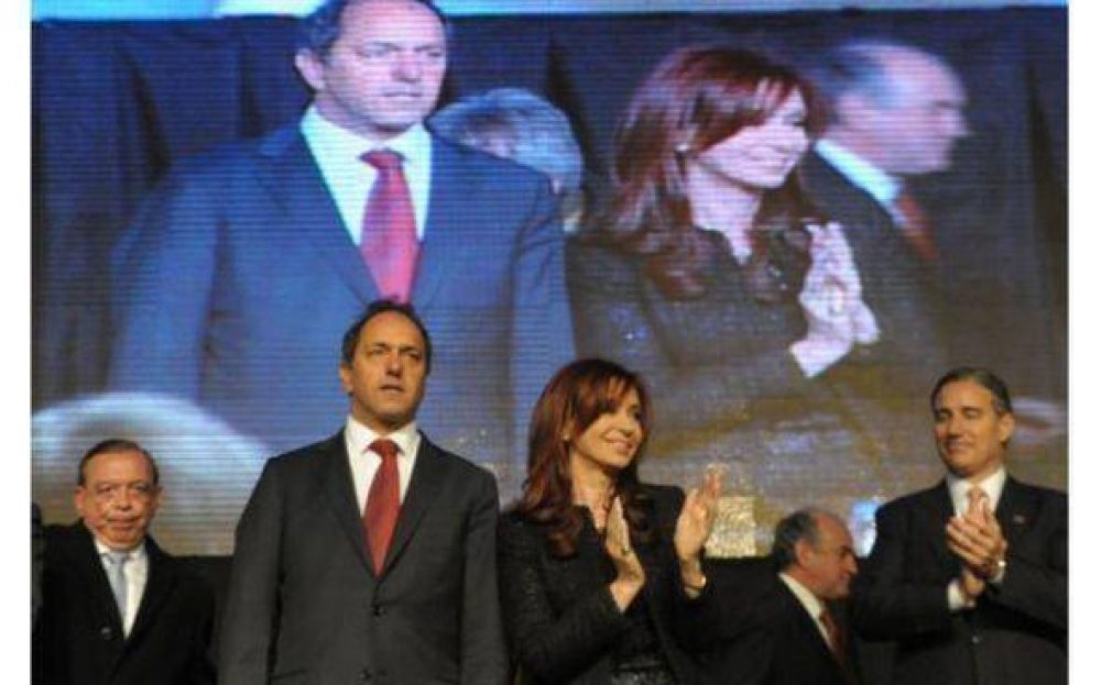 Z�ccaro y otro fuerte gesto que lo aleja de Cristina Fern�ndez y Daniel Scioli