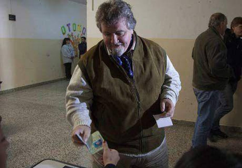 Oficialismo logr� destituir a su propio intendente en Bariloche