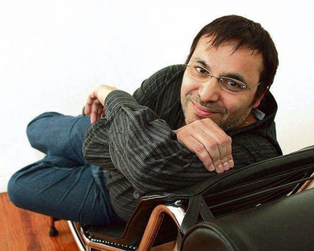 Gabriel Rol�n presenta su relato musical en el Coliseo