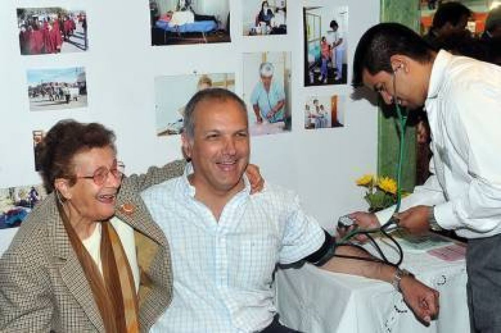 Buzzi se control� la presi�n arterial y se vacun� contra la gripe