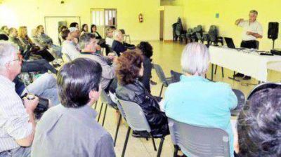 Un fuerte reclamo a los intendentes para que frenen los loteos en el Valle