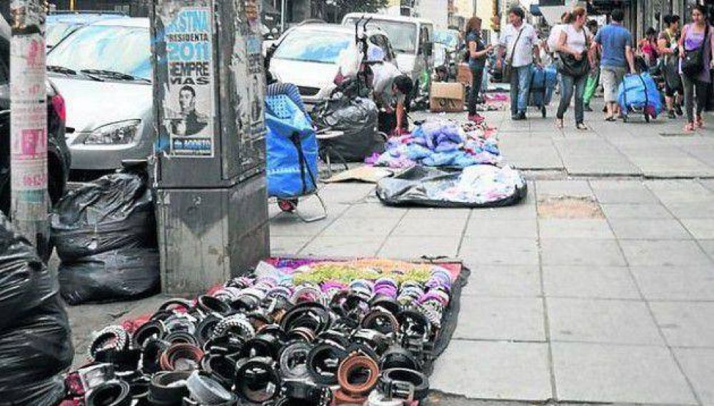 Colocan maceteros para evitar la presencia de manteros