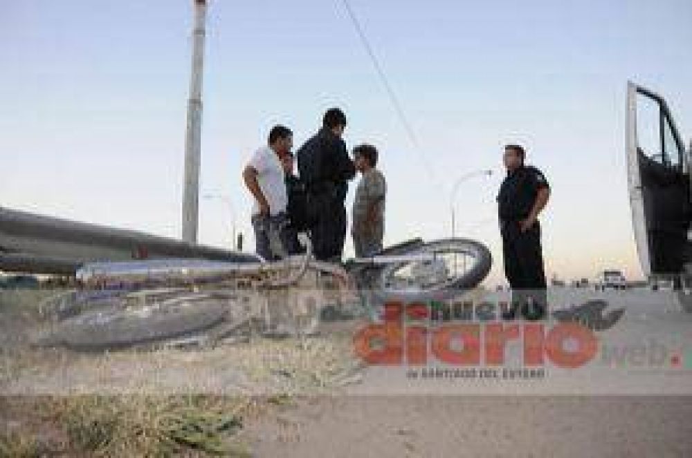 Motociclista grave al derrapar en la Autopista Juan Domingo Per�n