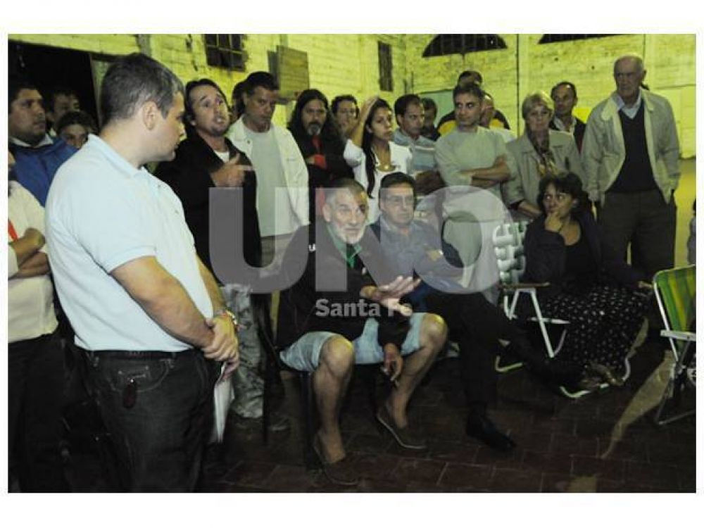Ante la repitencia de los cortes, la Costa rechaza la suba de la luz