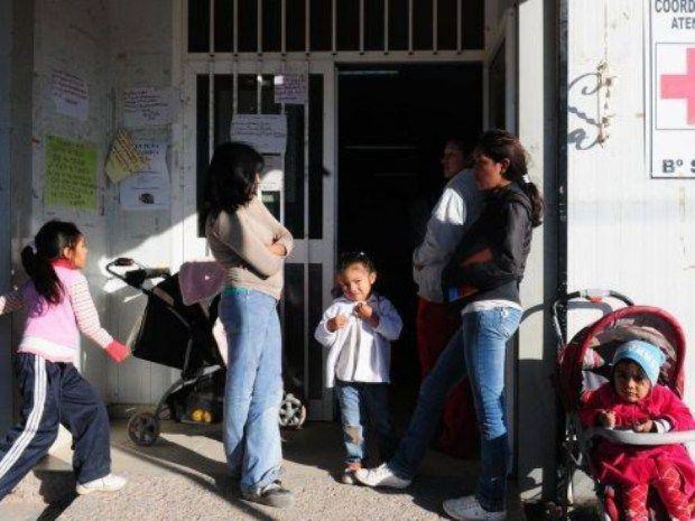 Largas colas por turnos y mala atenci�n en los centros de salud