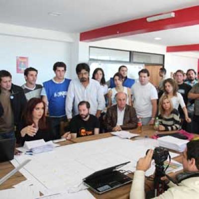 Ante los escraches en La Plata, CFK se rode� de obsecuentes