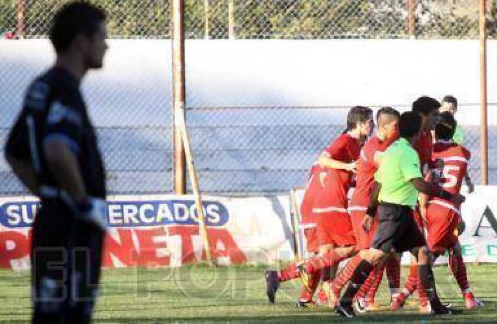 Ferro qued� al borde del abismo