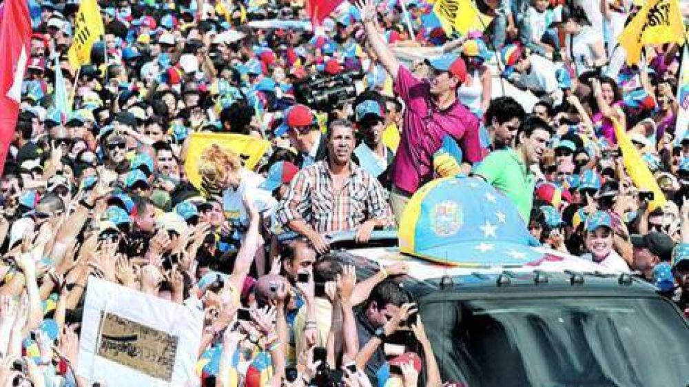 Masiva demostraci�n de fuerza de Capriles en Caracas
