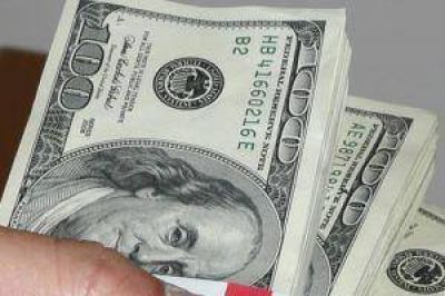 Con "ayuda amiga" el d�lar blue baj� 7 centavos y cerr� a $ 8,33