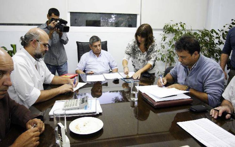 Unter empieza a tomar distancia del ministro Mango