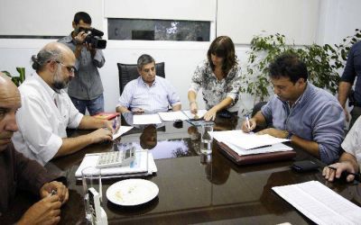 Unter empieza a tomar distancia del ministro Mango