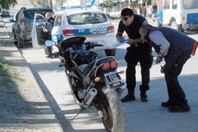Compr� una moto, sali� a probarla y se accident�