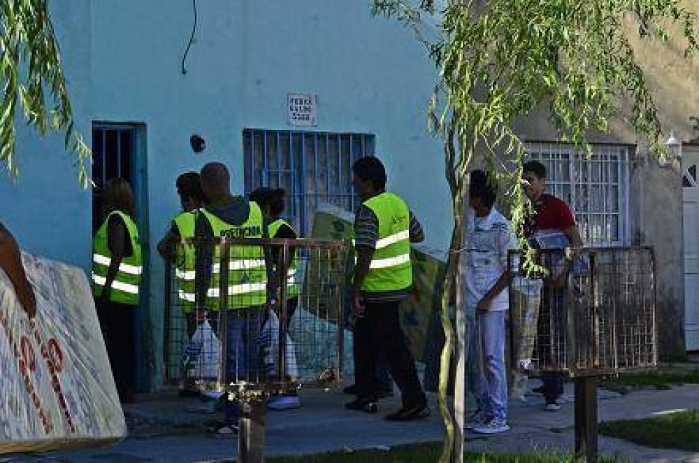 Contin�a la asistencia en los barrios m�s afectados de San Fernando
