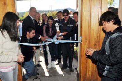Buzzi inaugur� un centro de integraci�n educativa en Cholila