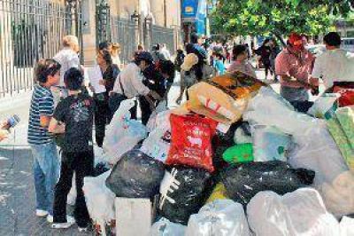 Comenz� a llegar desde el interior la ayuda para las v�ctimas de las inundaciones
