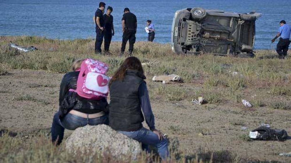 Una beb� muri� al volcar el utilitario donde hu�an mecheras que escapaban de un robo