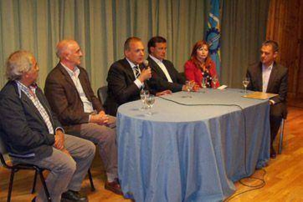Buzzi anunci� la apertura de un Registro Provincial de Cultos