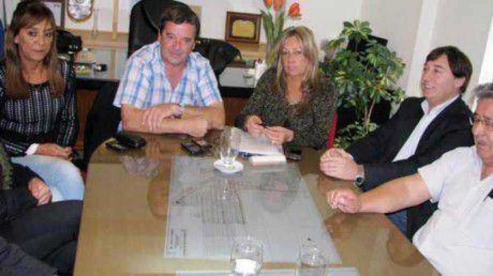 Enfermer�a no se va: Se lo confirm� el ministro S�enz a Artero