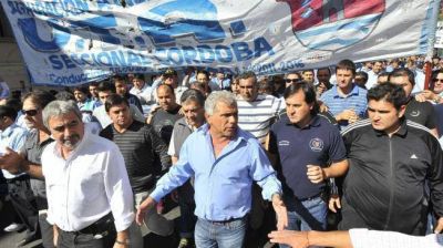 UTA sum� apoyos y eval�a m�s protestas