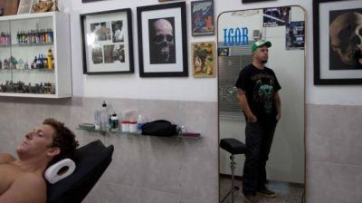 Guillermo, un tatuador de las Sierras al mundo
