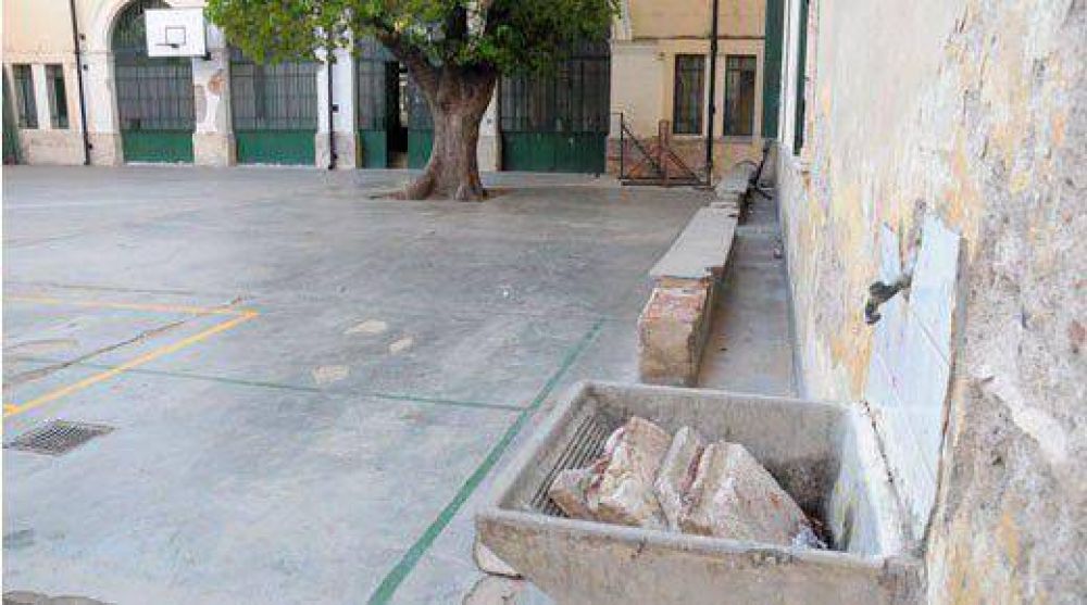 Estudiantes denuncian deterioro en escuelas y obras inconclusas