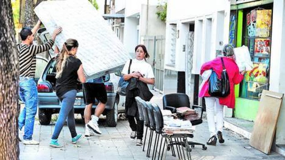 Hubo hasta 4 cuadras de cola por el certificado de inundaci�n