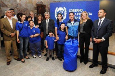 Entregaron kits deportivos a escuelas de San Luis