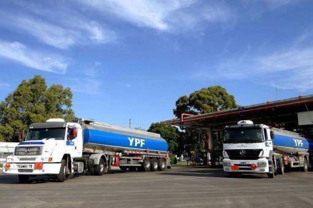 YPF despach� 70 camiones de combustible para garantizar el abastecimiento