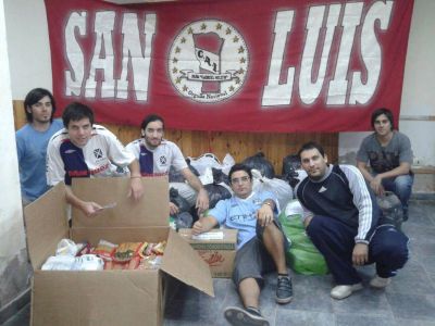 La pe�a puntana de Independiente envi� donaciones a La Plata