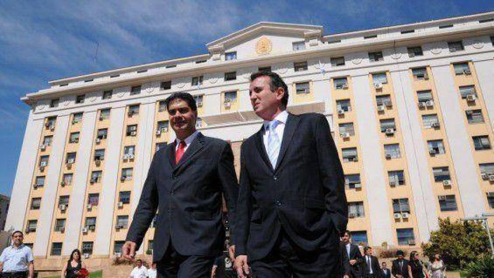 Los abanderados de la re-reelecci�n