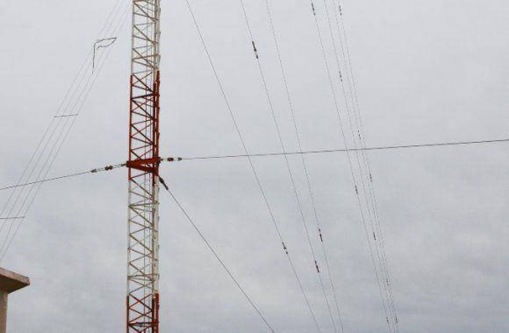Joven se subi� a la antena de Radio Nacional pidiendo por su ex novia