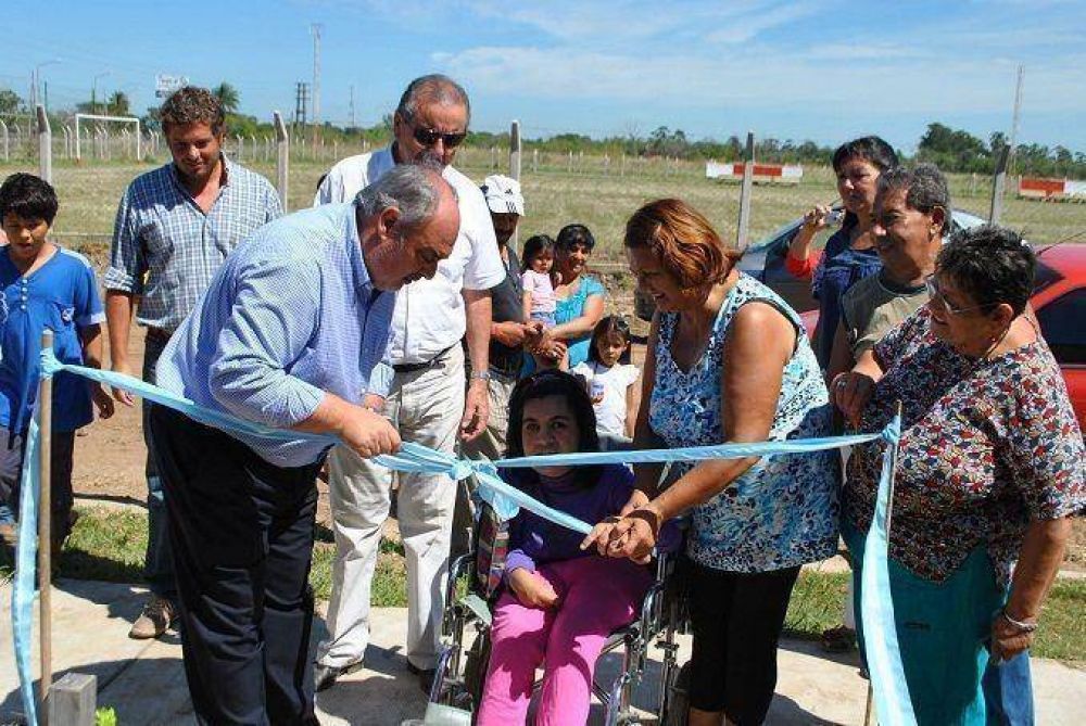 En Ituzaing� y Ca� Cat�, el gobernador inaugura institutos de formaci�n docente y obras