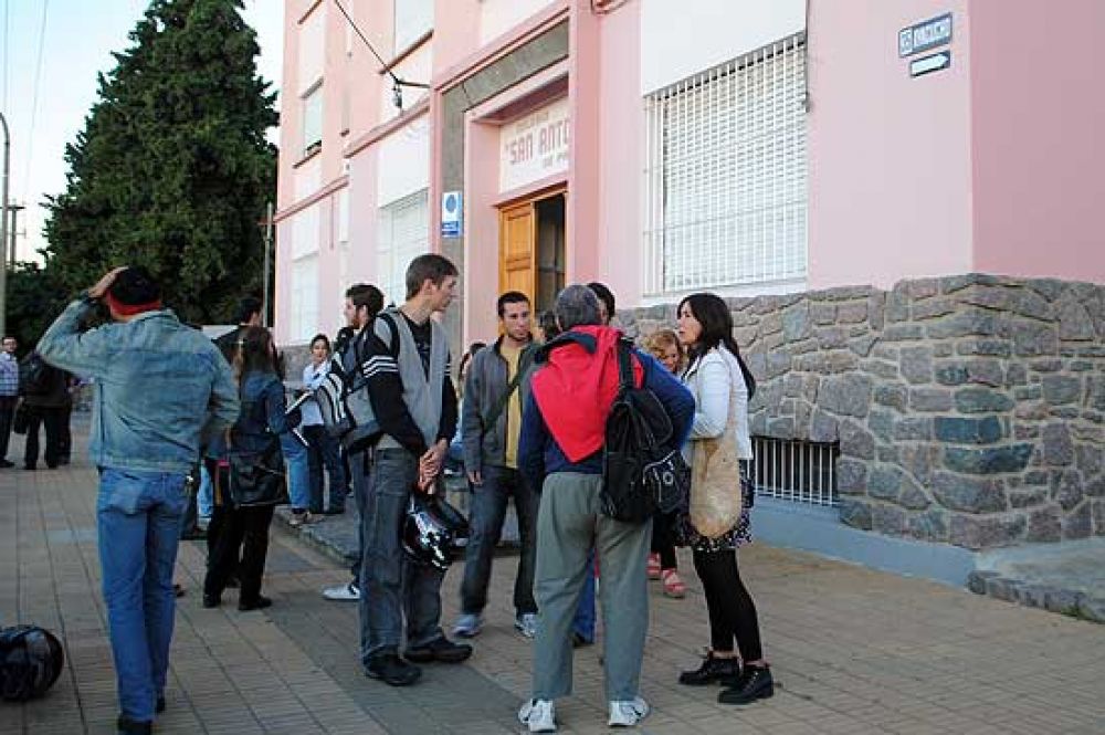 Estudiantes de Filosof�a contra el cierre de la carrera
