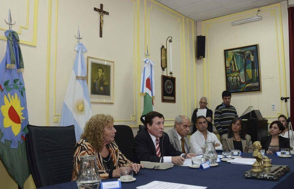 El INTENDENTE DE LAN�S, DAR�O D�AZ P�REZ  DIO INICIO AL PERIODO DE SESIONES ORDINARIAS 2013 � 2014