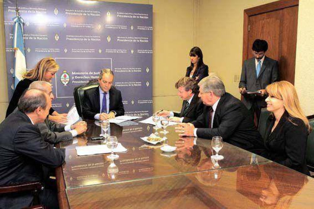Acuerdan inversi�n en laboratorios judiciales
