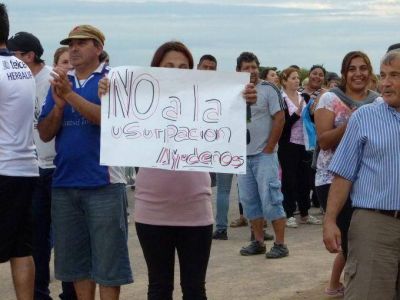 Vecinos denuncian �inacci�n� del Municipio