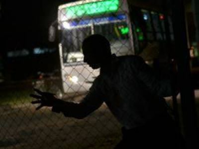 El martes por la noche volvi� el transporte tras diecisiete horas de paro