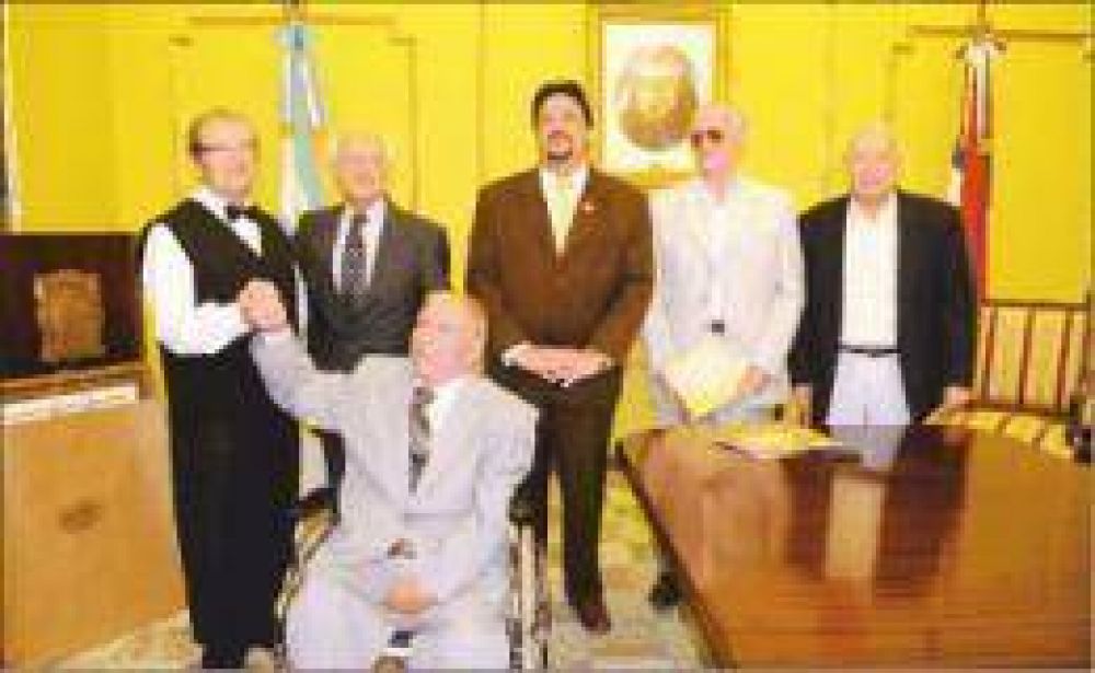 Closs recibi� en la restaurada Casa de Gobierno a ex gobernadores y sus familiares