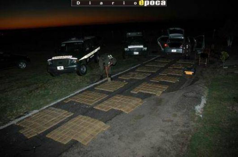 Escap� de Gendarmer�a pero igual lo atraparon con 421 kilos de droga