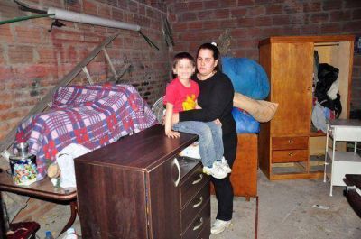 Desalojan a una madre y su hijo de 5 a�os de una casa del IPAV alquilada por el adjudicatario