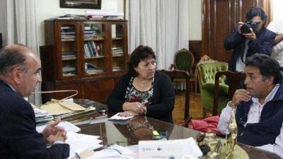 Los estatales recibir�n un aumento de mil pesos retroactivo a marzo